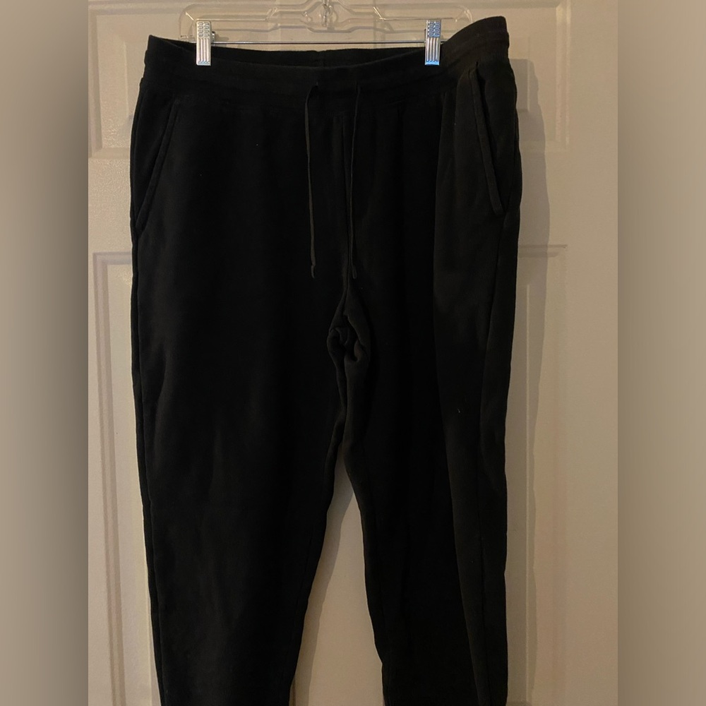 Like New XL Mens black super Soft fleece joggers. Hardly wore. Like New! - Picture 2 of 5
